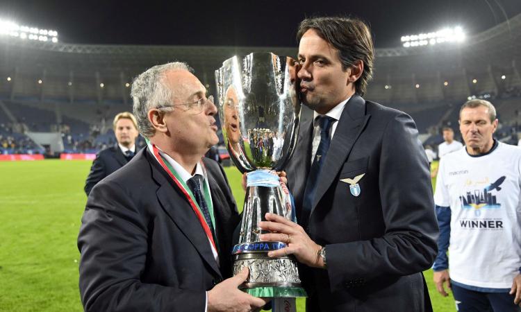 Lazio accolta dai tifosi a Fiumicino: in mille per il trionfo di Inzaghi su Sarri