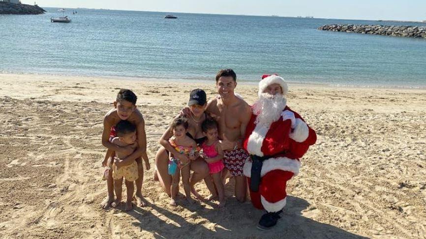 Immagini Natale Mare.Ronaldo Messaggio Di Natale Dal Mare E Gli Risponde Vacchi Foto Ilbianconero Com