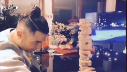 Ronaldo batte Georgina a Jenga ed esulta: 'Siuuu' VIDEO