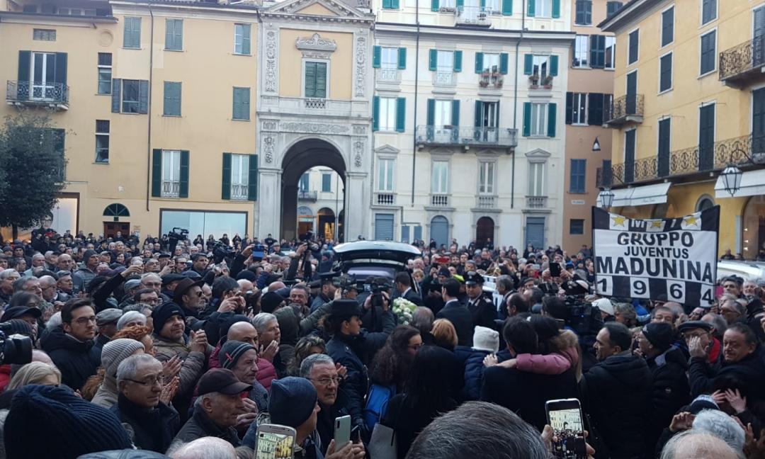 Funerali Anastasi, l'ultimo saluto della folla a Varese VIDEO