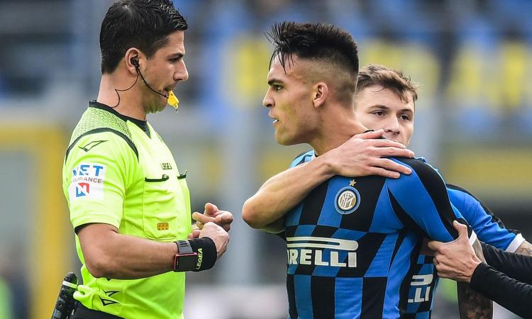 'I soliti gobbi accerchiano gli arbitri': tifosi Juve scatenati per il pari dell'Inter GALLERY
