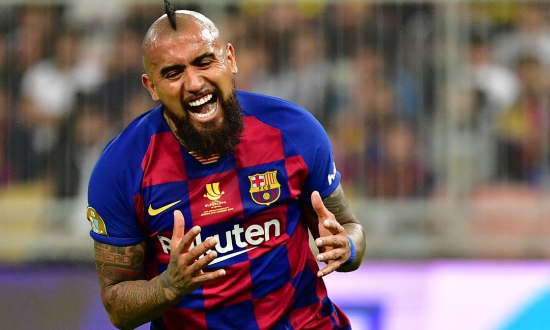 Sorrisi con Messi e nuovo allenatore: così Vidal allontana l'Inter?