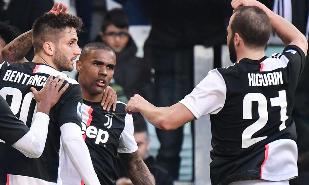 'Infermiere si traveste da giocatore della Juve per fare il tampone', l'articolo spopola sui social
