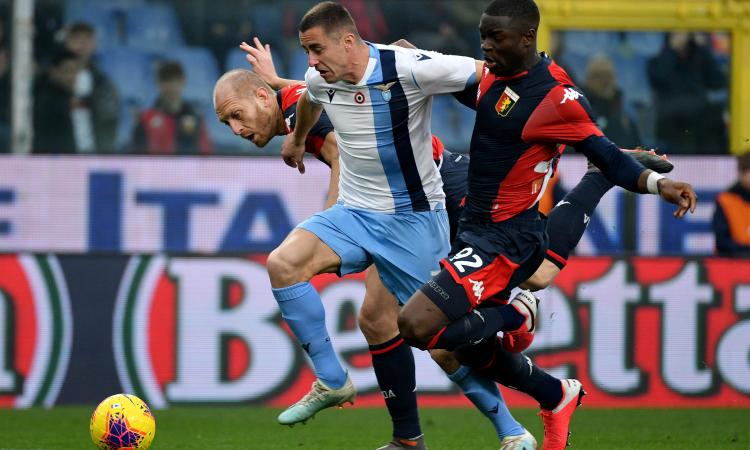 Serie A: la Lazio batte 3 a 2 il Genoa. Roma-Lecce 4-0