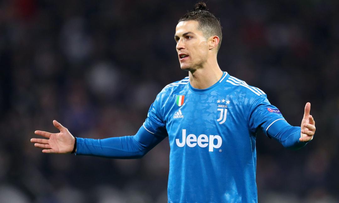 Coronavirus, due ipotesi per il taglio stipendi dei calciatori