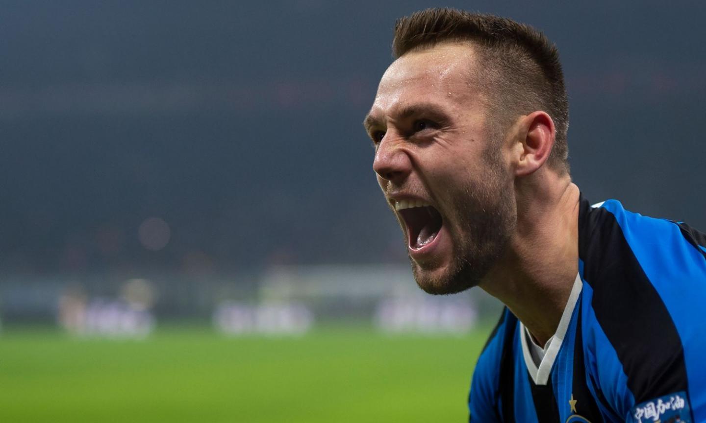 De Vrij prima di Inter-Juve: 'Vlahovic? Non possiamo lasciargli mezza chance'