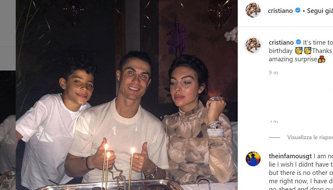 Ronaldo, torta bianconera e la scritta CR7. Poi la dedica: 'Grazie amore mio' FOTO