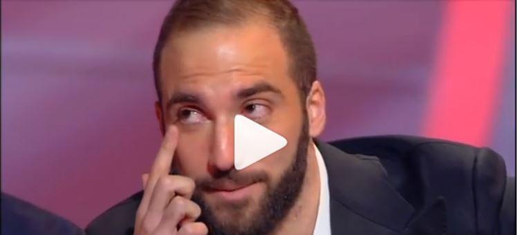 Higuain si commuove: lacrime a 'C'è posta per te' VIDEO