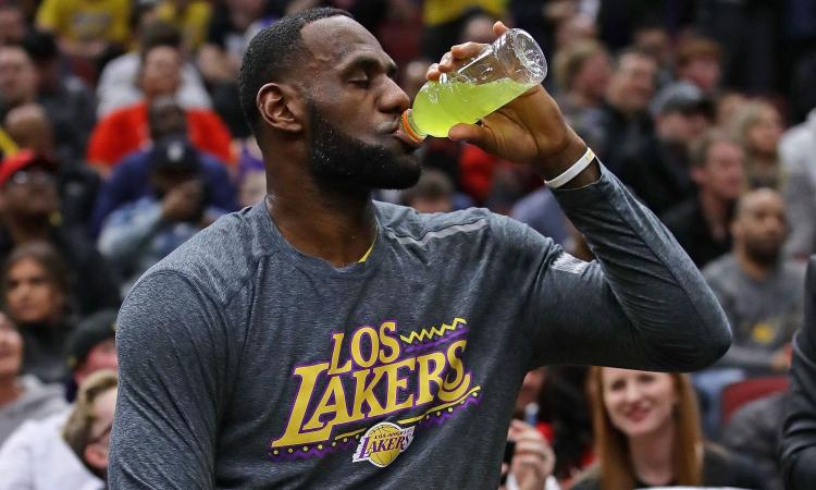 Lebron James: 'Non stringerò più la mano a nessuno dopo questa m....'