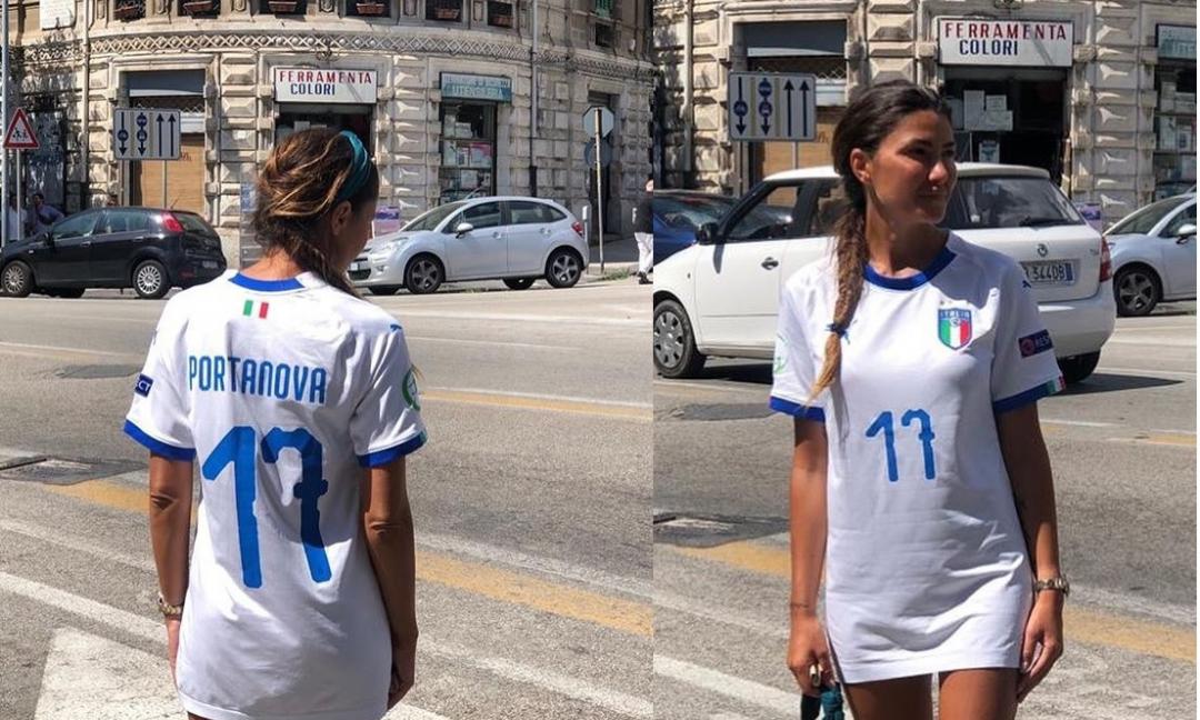 Antonia 'patriottica' con la maglia dello juventino Manolo Portanova GALLERY