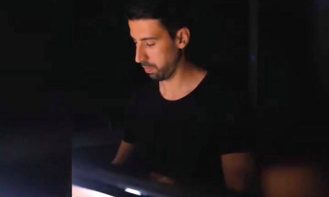 Khedira suona 'We are the world' al pianoforte VIDEO