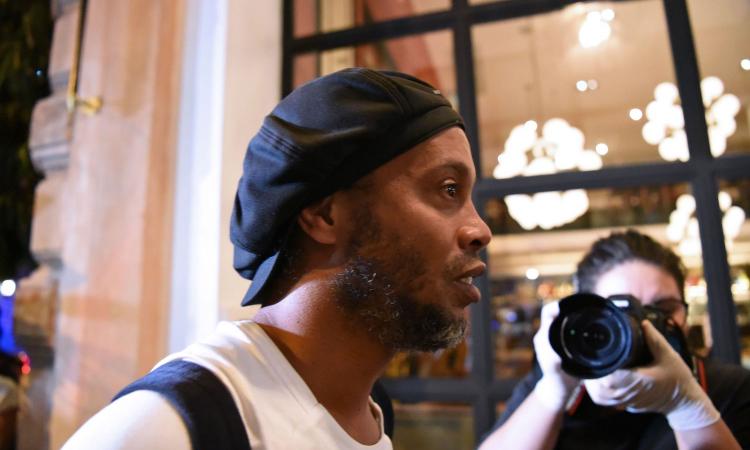 Ronaldinho, c'è una novità sugli arresti domiciliari