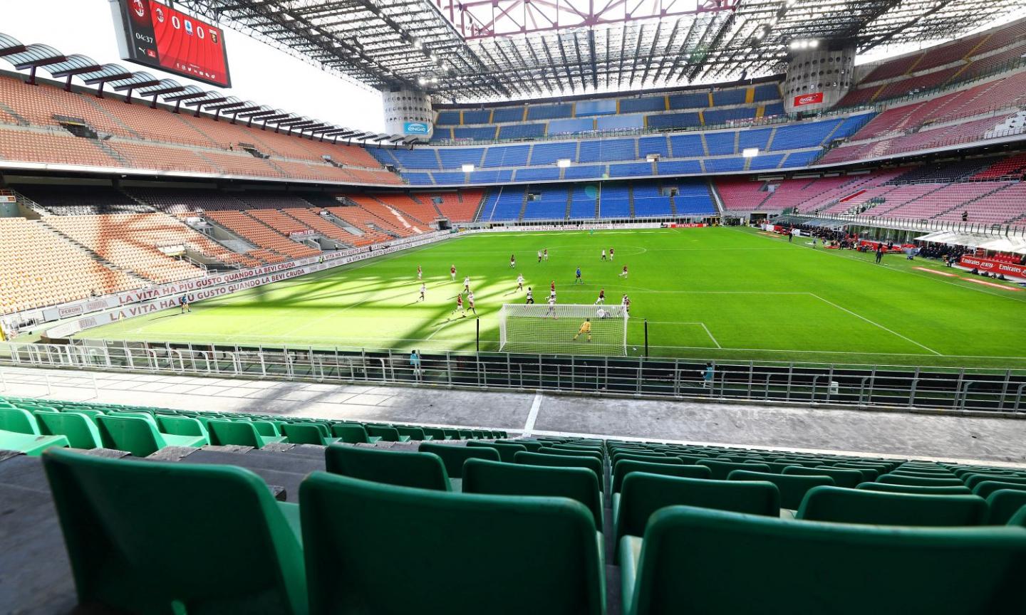 San Siro, lavori sul campo verso Milan-Juventus: cosa succede