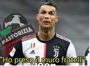 'Ho preso il muro fratellì': spopolano i meme con Cristiano Ronaldo 
