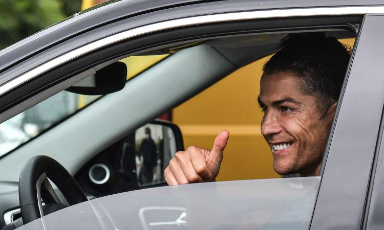 Juve: Ronaldo torna alla Continassa, presente anche Agnelli FOTO e VIDEO