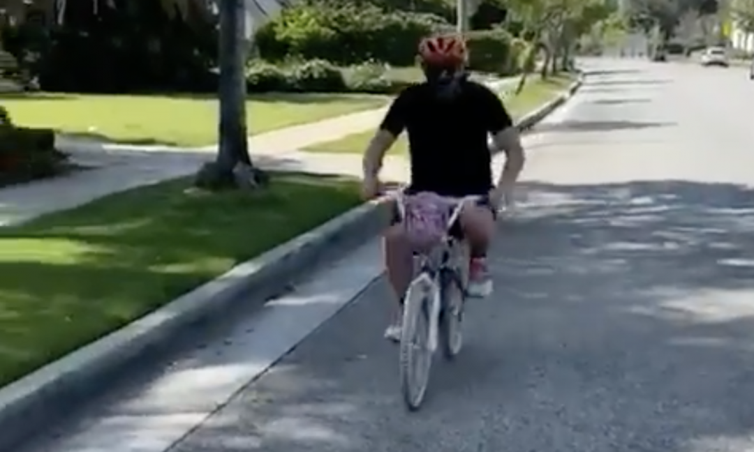 Juve, Del Piero: gara in bici con la figlia per le strade di Los Angeles VIDEO