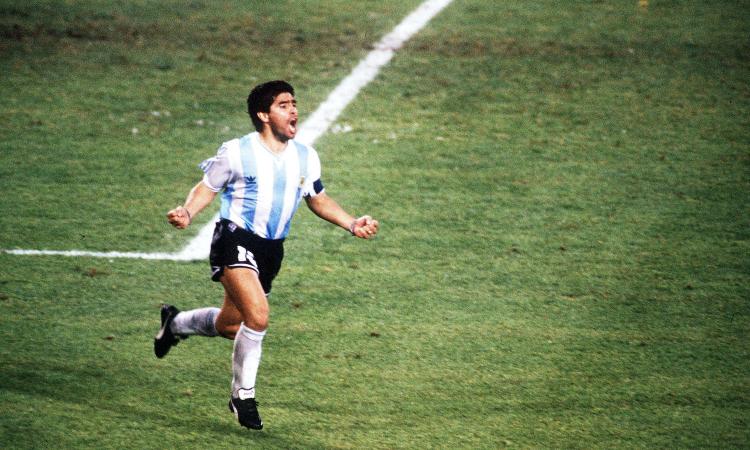 L'allenatore: 'Maradona aveva passione per il gioco, Messi no. Cristiano Ronaldo invece...'