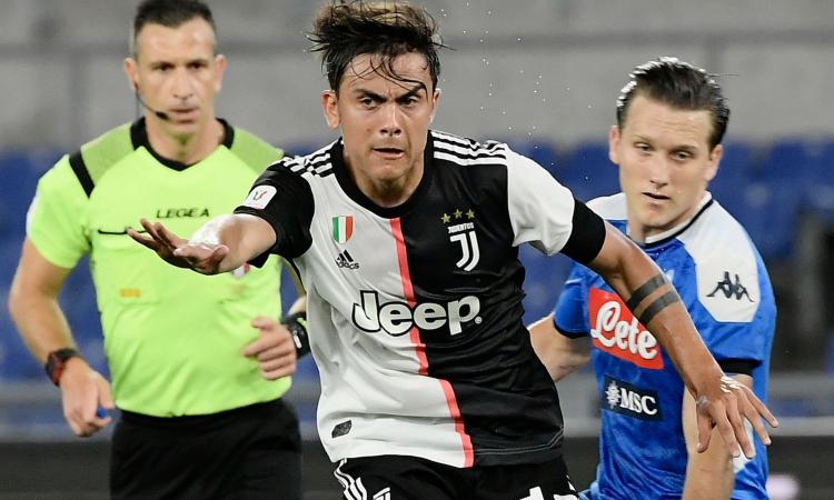 Napoli-Juve, la moviola: dubbi per un contatto su Dybala