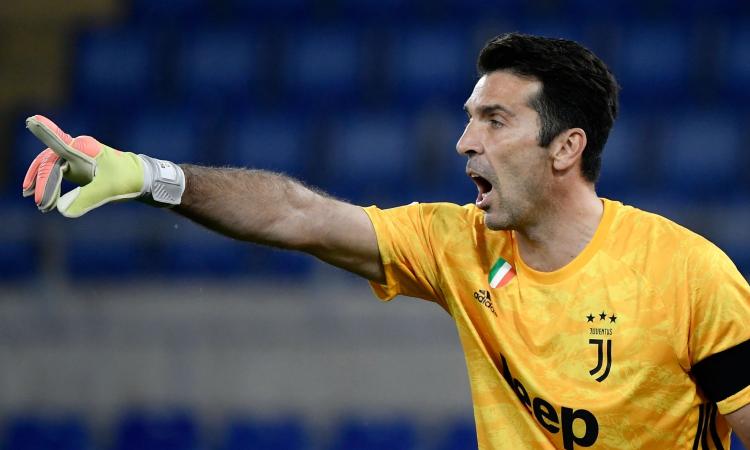 Juve, lo striscione dei tifosi per Buffon FOTO