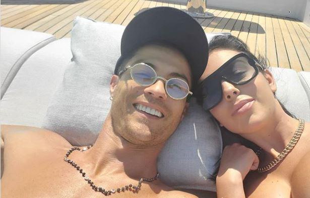 Georgina prende Ronaldo per la gola: 'Approfittane...'