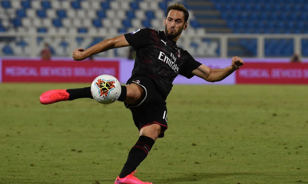 Juve, incontro tra il Milan e l'agente di Calhanoglu per il rinnovo