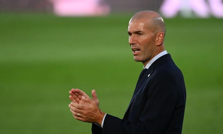 La Juve fa gli auguri a Zidane. I tifosi: 'Annunciatelo', 'Zizou salvaci tu'
