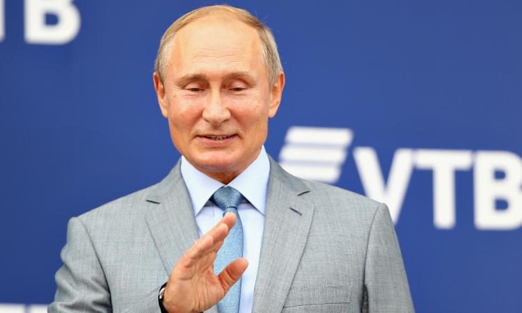 Putin: 'Abbiamo il vaccino per il Covid'. Gli esperti: 'Violate le regole'