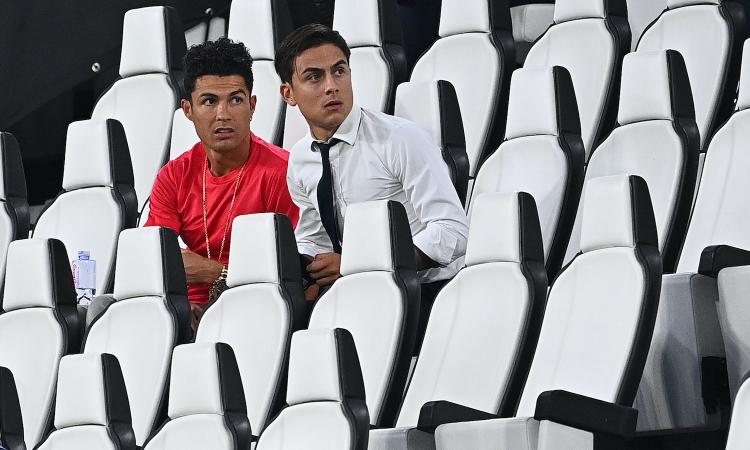 Juve, due spettatori speciali contro la Roma: le FOTO di Ronaldo e Dybala sugli spalti