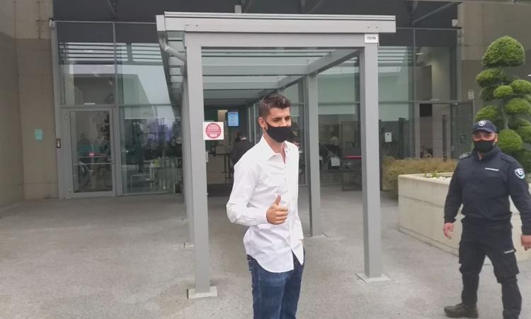 Morata torna alla Juve: l'abbraccio dei tifosi e la prima giornata a Torino FOTO e VIDEO