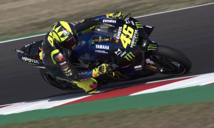 Valentino Rossi lascia la MotoGp: il messaggio di Pirlo