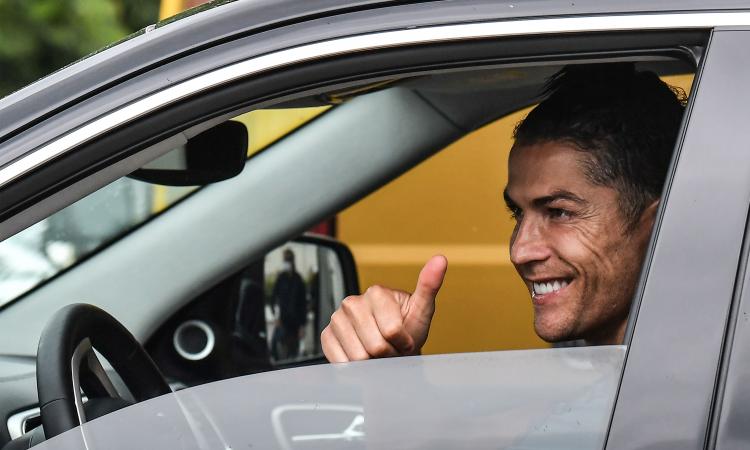 Juve, Ronaldo è arrivato alla Continassa per l'allenamento FOTO e VIDEO