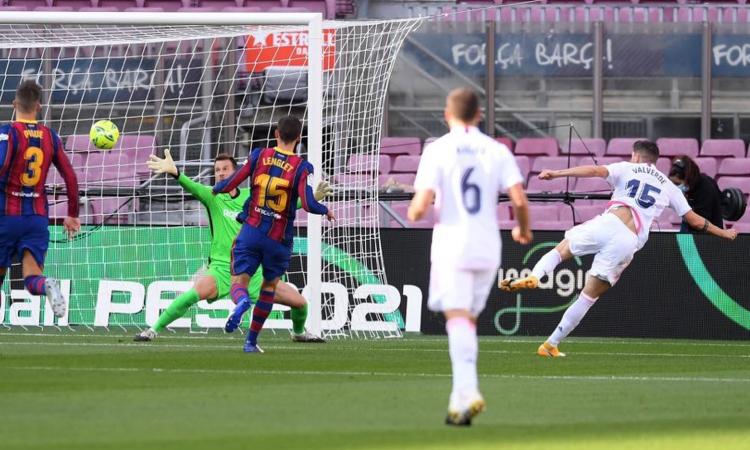 Il Real Madrid (in crisi) annulla il Barcellona: 1-3 al Camp Nou e Messi flop. Juve, che occasione mercoledì