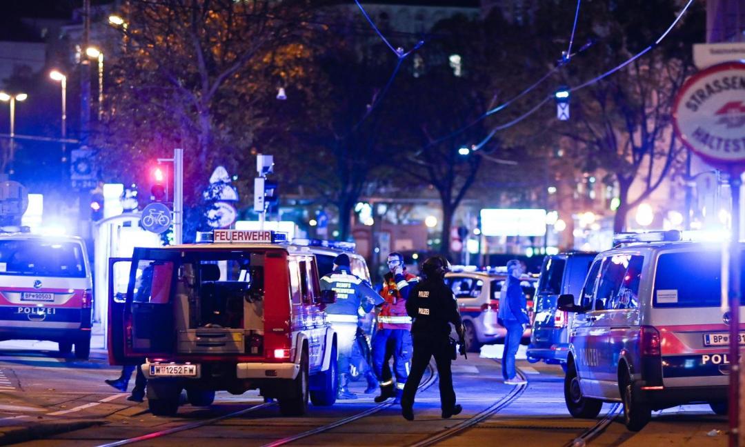 Vienna, attentato multiplo in centro: 7 morti, operazione di polizia in corso