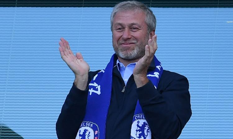 Abramovich sanzionato dal governo inglese, Chelsea nei guai: non può fare mercato! Si libera Rudiger, ma Jorginho...