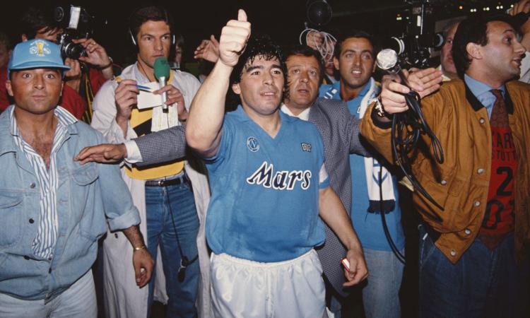 Il Codacons contro Maradona: 'Cocaina e violenze, no alla santificazione'