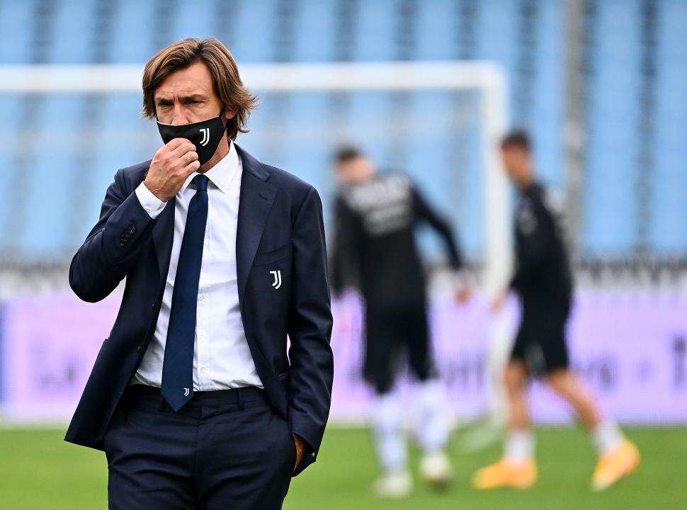 Pirlo ha un dubbio: 'Allegri e Sarri avevano perso un pezzo di panchina'