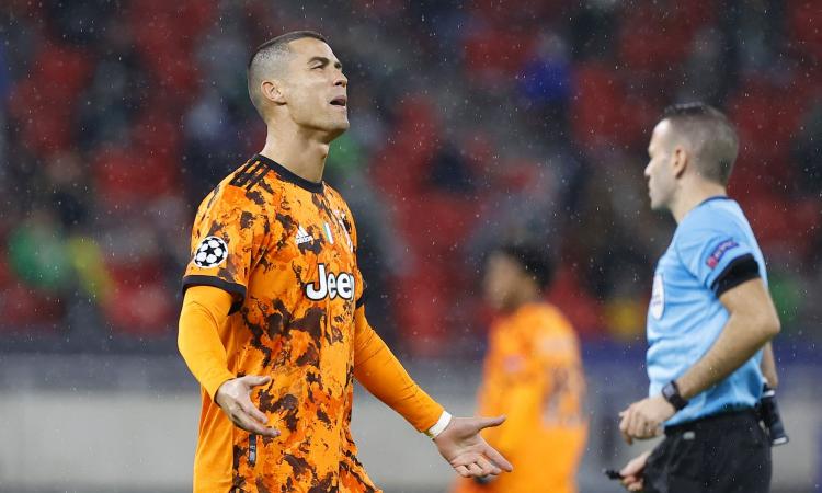 La Juve vince ma lui non segna, Ronaldo scuro in volto: il 'caso Dybala' divide i tifosi