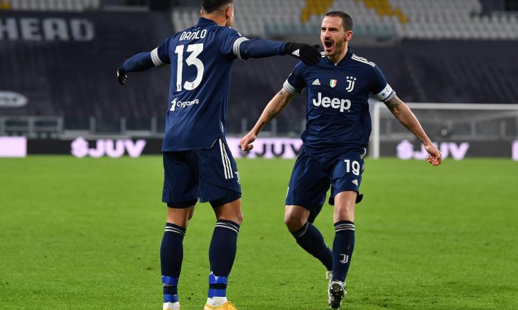 Juve, ecco il 'passaggio di consegne'. Danilo saluta Bonucci: 'Grazie per esserci sempre stato, anche nelle difficoltà' FOTO