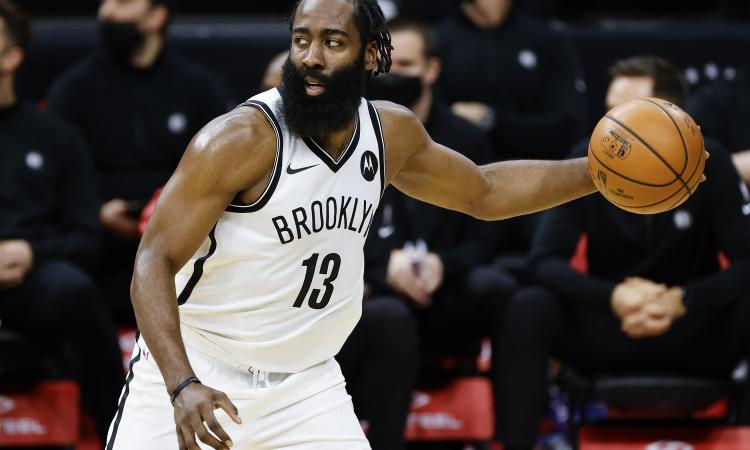 'Que pasa Dybala?', il VIDEO di Harden con la maglia della Juve!