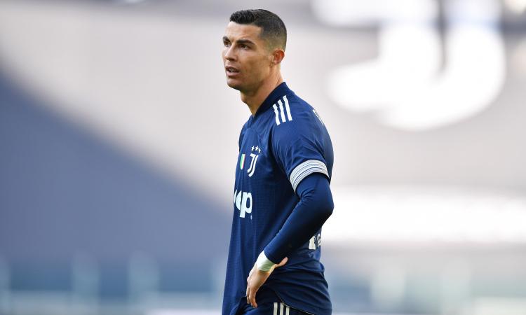 Juve, Ronaldo è tornato a Torino: domani allenamento alla Continassa