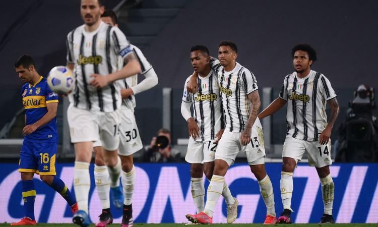 La Juve sfrutta il passo falso del Milan: 3-1 al Parma coi bomber che non ti aspetti