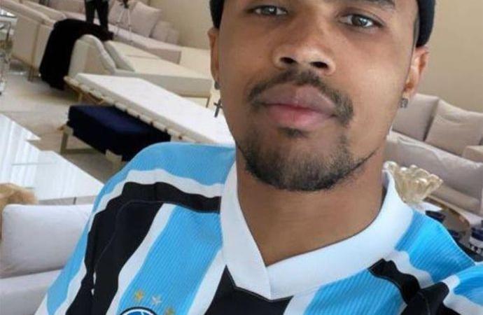 Ex Juve: il Gremio nega la festa di matrimonio a Douglas Costa, lui si vendica sui social