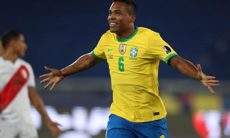 Juve, Alex Sandro non convince neanche in Brasile: i voti