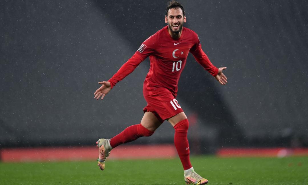 Calhanoglu-Juve, a che punto siamo. Il giocatore apre: 'Valuto tutto'