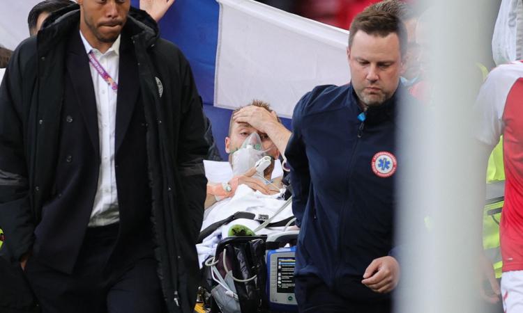 Eriksen in ospedale: la FOTO con gli occhi aperti e gli aggiornamenti sulle condizioni