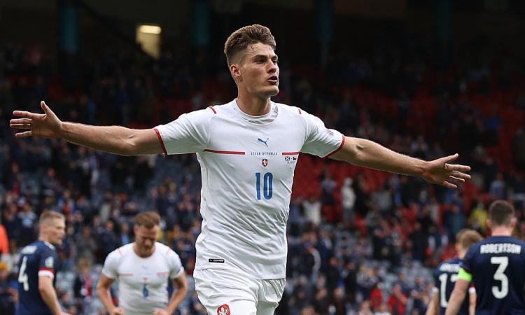 Euro 2020, gol clamoroso e record di Schick