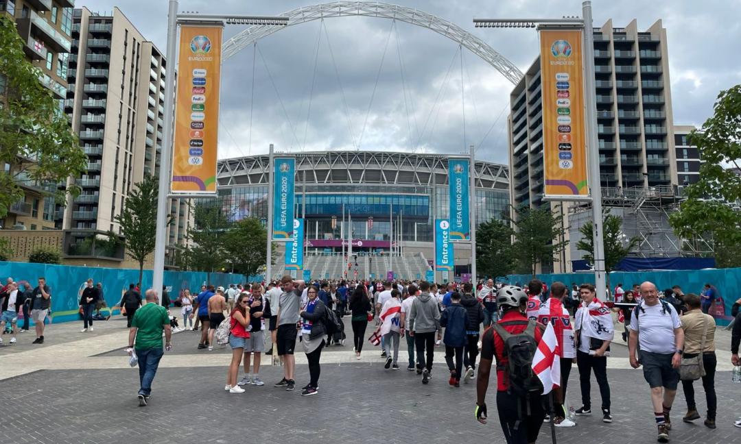 Caos a Wembley! I tifosi inglesi sfondano i cordoni di sicurezza: il comunicato Uefa