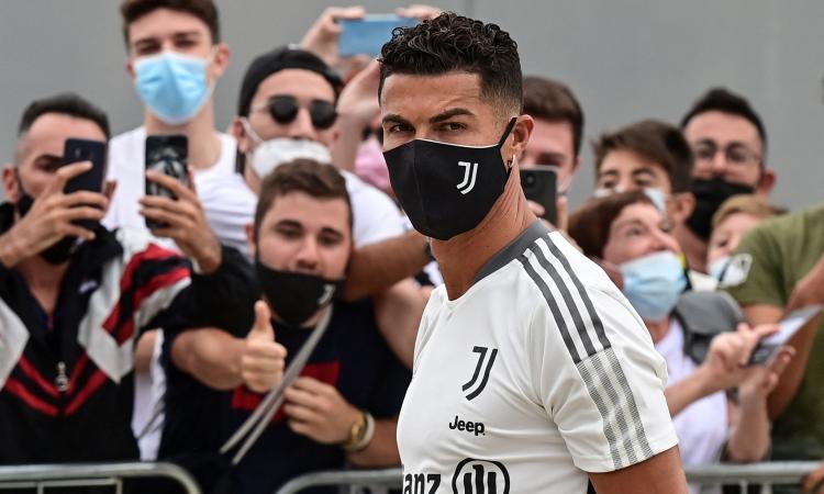 Padoin allena Ronaldo, i tifosi impazziscono: 'Se è un sogno non svegliatemi', 'CR7 sarà emozionato'