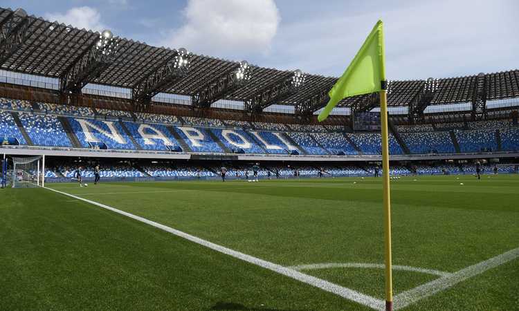 Napoli, problemi allo stadio: la squadra vola, ma con la Juve...