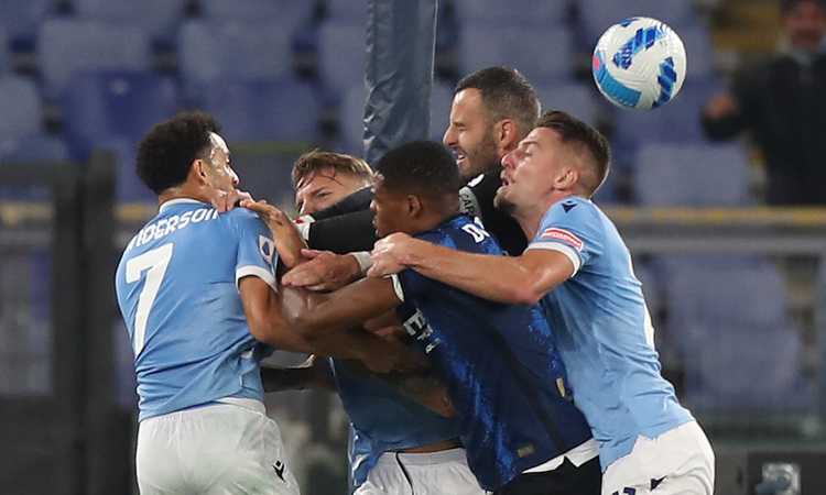 L'Inter è sportiva quando vuole: che brutto spettacolo con la Lazio. Ironia social: 'Nessun espulso? Che sorpresa...'